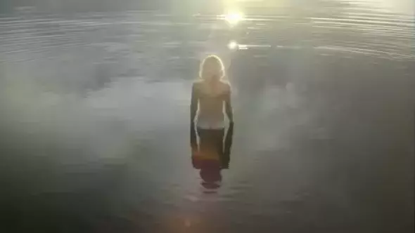 Satu in the lake